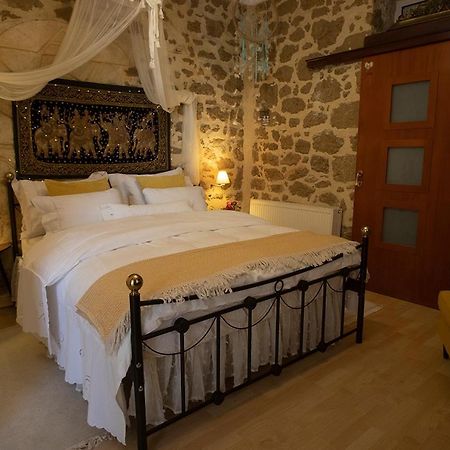 Stone Suite In The Center Of Corinth Exterior photo