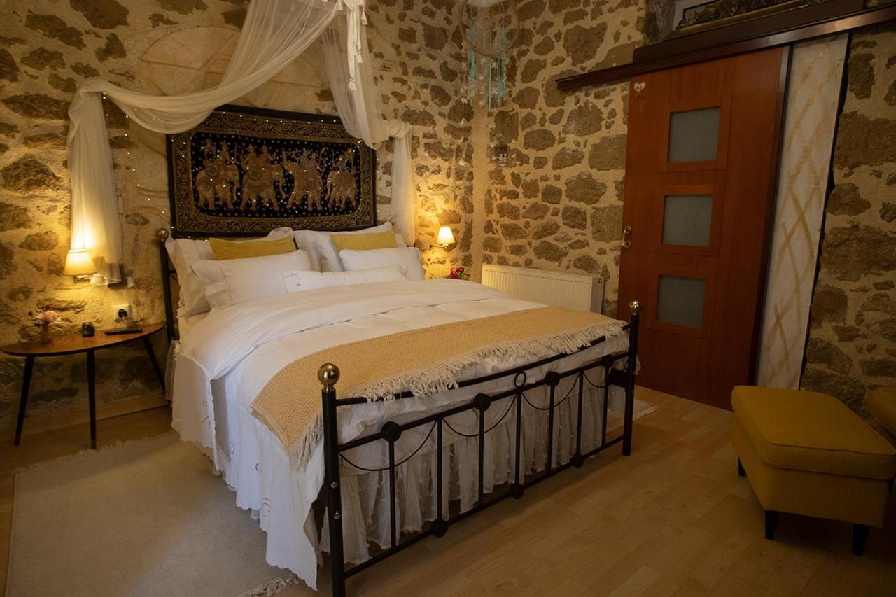 Stone Suite In The Center Of Corinth Exterior photo